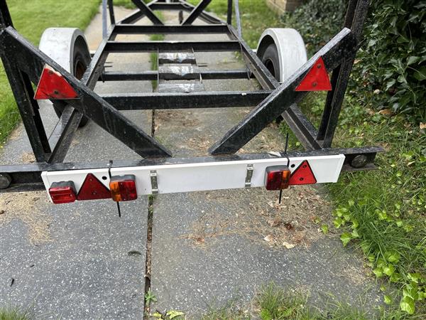 Grote foto zeilklare polyvalk met trailer en motor watersport en boten open zeilboten