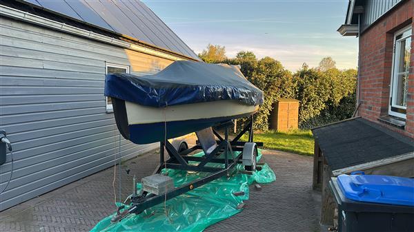 Grote foto zeilklare polyvalk met trailer en motor watersport en boten open zeilboten