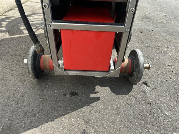 Grote foto wanjet s55 spuitrobot met gootreinigingsopzetstuk voor tomaten komkommer en paprikatelers. agrarisch onkruidbestrijding