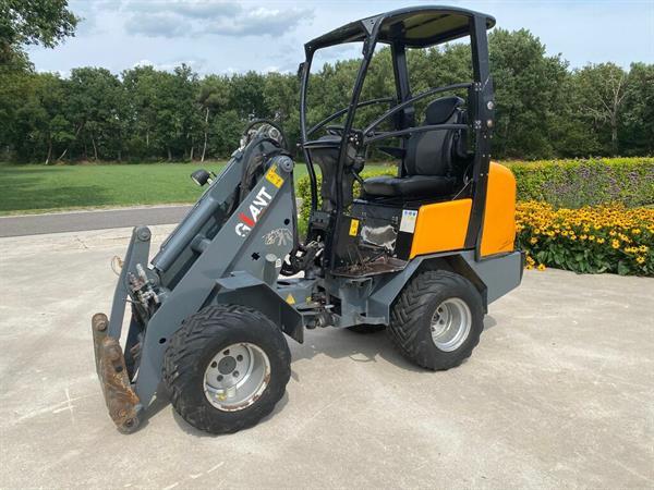 Grote foto giant 332swt mini loader shovel 2011 nl kenteken extra functie contragewicht agrarisch shovels