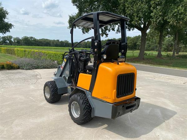 Grote foto giant 332swt mini loader shovel 2011 nl kenteken extra functie contragewicht agrarisch shovels