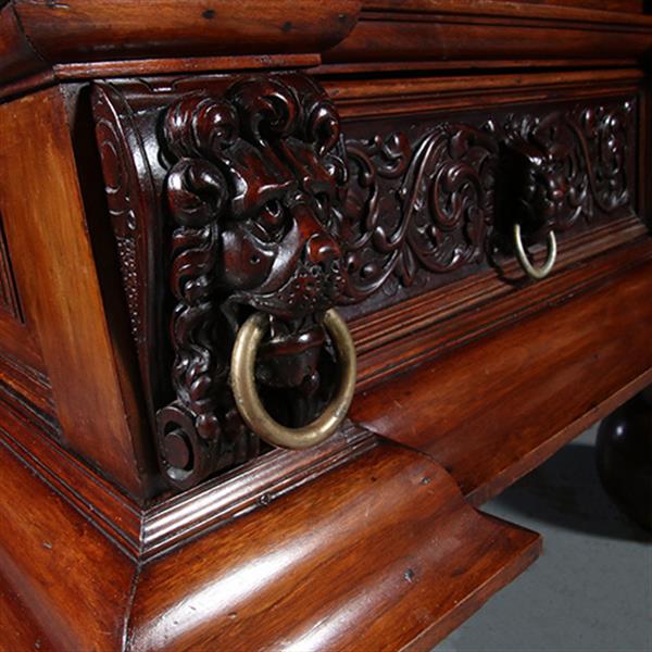 Grote foto imposante garderobekast of kapstok met deuren in gebruik hollands ca 1700 no.932305 antiek en kunst stoelen en banken