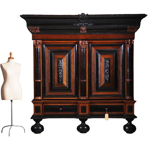 Grote foto reusachtige hollandse kolomkast ca 1700 unieke kwaliteit met veel ebben no.311420 antiek en kunst stoelen en banken