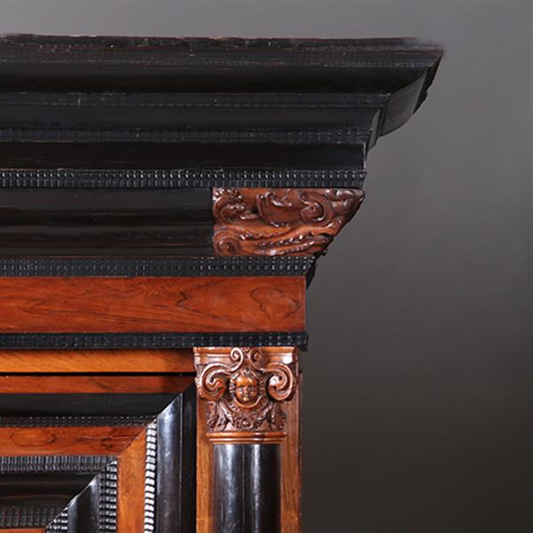 Grote foto reusachtige hollandse kolomkast ca 1700 unieke kwaliteit met veel ebben no.311420 antiek en kunst stoelen en banken