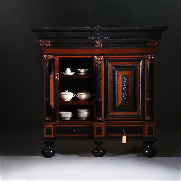 Grote foto reusachtige hollandse kolomkast ca 1700 unieke kwaliteit met veel ebben no.311420 antiek en kunst stoelen en banken