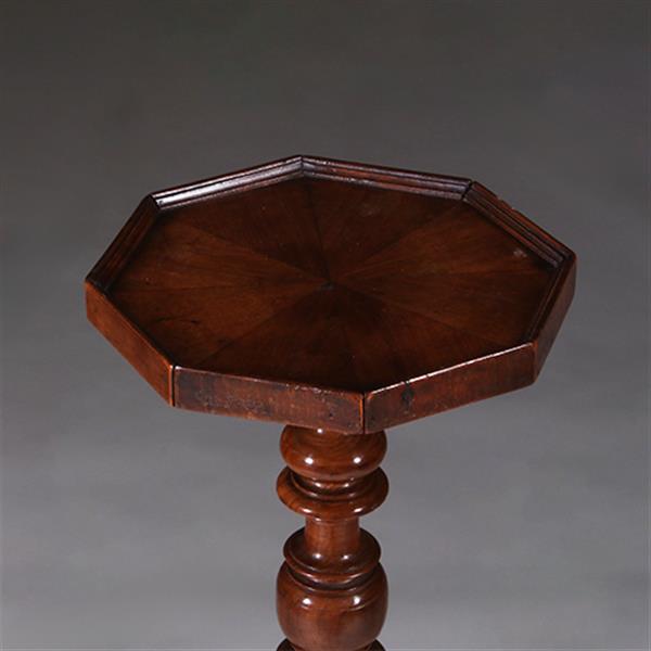 Grote foto gueridon of lampentafel ca 1735 notenhout fraaie patina no.311410 antiek en kunst stoelen en banken