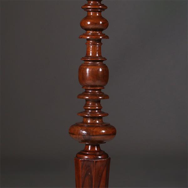 Grote foto gueridon of lampentafel ca 1735 notenhout fraaie patina no.311410 antiek en kunst stoelen en banken