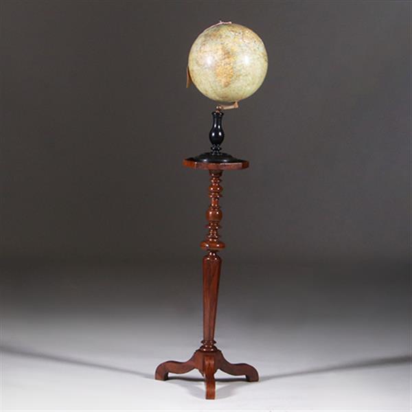 Grote foto gueridon of lampentafel ca 1735 notenhout fraaie patina no.311410 antiek en kunst stoelen en banken
