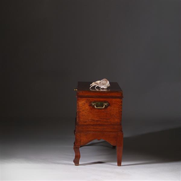 Grote foto koloniale compagnie kist ca 1775 op onderstel met bronzen grepen no.311430 antiek en kunst stoelen en banken