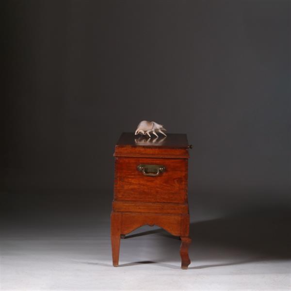Grote foto koloniale compagnie kist ca 1775 op onderstel met bronzen grepen no.311430 antiek en kunst stoelen en banken