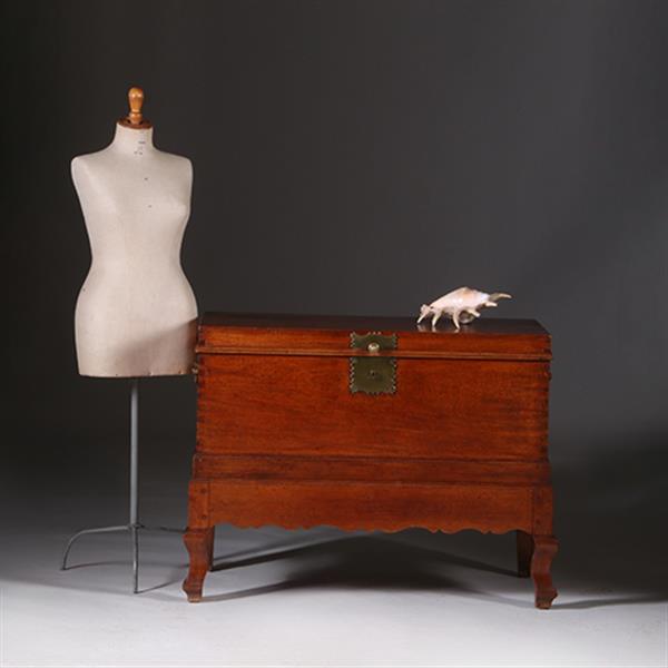 Grote foto koloniale compagnie kist ca 1775 op onderstel met bronzen grepen no.311430 antiek en kunst stoelen en banken