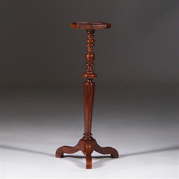 Grote foto gueridon of lampentafel ca 1735 notenhout fraaie patina no.311410 antiek en kunst stoelen en banken