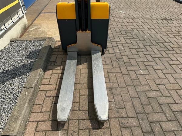 Grote foto vs 22285 elektrische compacte stapelaar jungheinrich 1560mm doe het zelf en verbouw hefwerktuigen