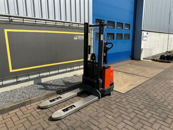 Grote foto vs 22286 elektrische breedspoor stapelaar bt swe120 1.400mm doe het zelf en verbouw hefwerktuigen