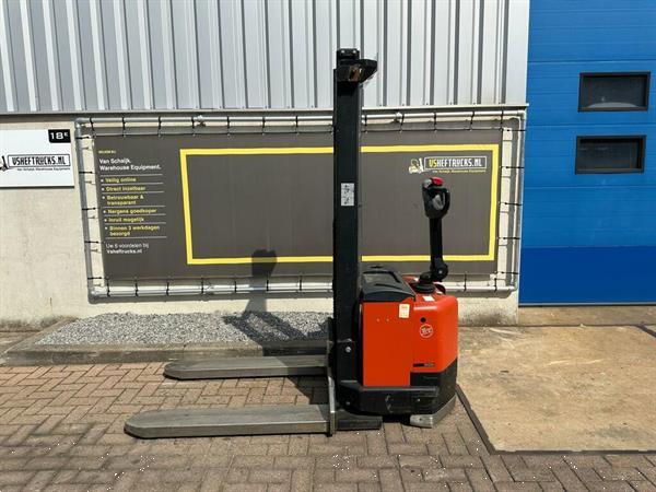 Grote foto vs 22288 elektrische breedspoor stapelaar bt swe120 1.800 mm doe het zelf en verbouw hefwerktuigen