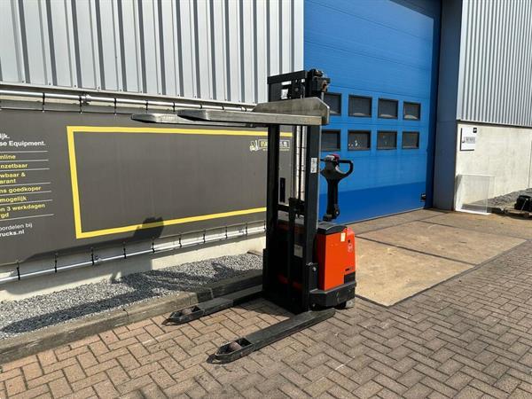 Grote foto vs 22288 elektrische breedspoor stapelaar bt swe120 1.800 mm doe het zelf en verbouw hefwerktuigen