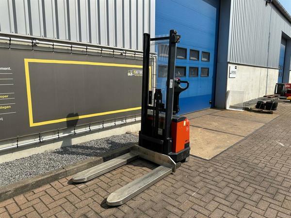 Grote foto vs 22288 elektrische breedspoor stapelaar bt swe120 1.800 mm doe het zelf en verbouw hefwerktuigen