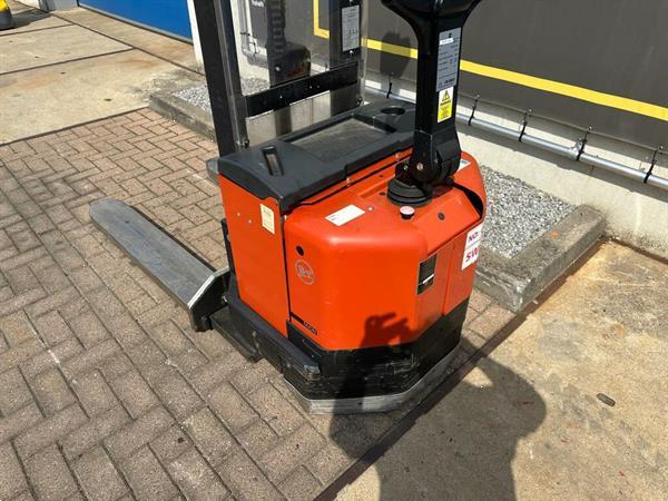 Grote foto vs 22288 elektrische breedspoor stapelaar bt swe120 1.800 mm doe het zelf en verbouw hefwerktuigen