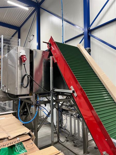 Grote foto manter vp10000 afweegmachine met aweta opvoerband voor cherry tomaten agrarisch tuinbouw