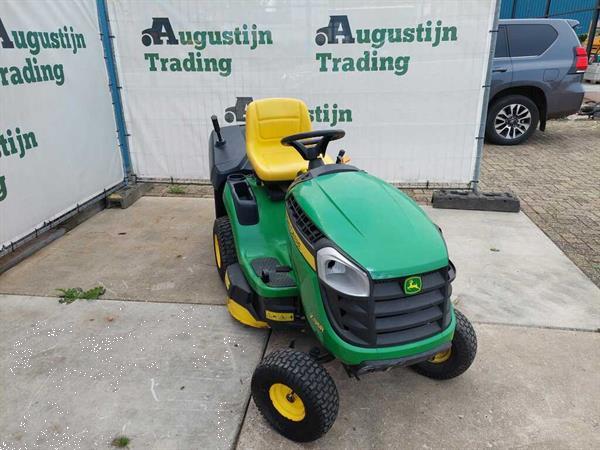 Grote foto john deere zitmaaier tuin en terras zitmaaiers