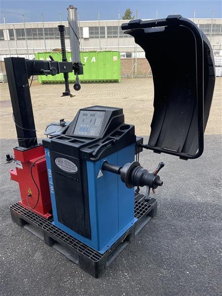 Grote foto banden apparaat weber en twin busch balanceer auto diversen gereedschap