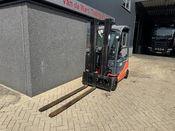 Grote foto toyota 8fbm20t triplo 470 freelift sideshift elektrisch 2017 6560hours agrarisch heftrucks