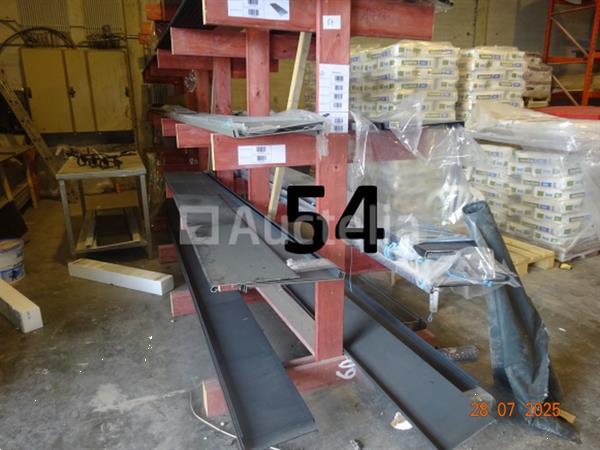 Grote foto 1 set zwarte aluminium raamrekken diverse maten geplaatst op een houten ezel doe het zelf en verbouw onderdelen en accessoires