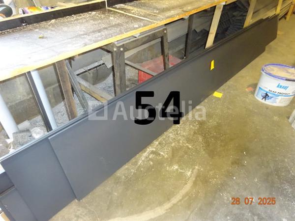 Grote foto 1 set zwarte aluminium raamrekken diverse maten geplaatst op een houten ezel doe het zelf en verbouw onderdelen en accessoires