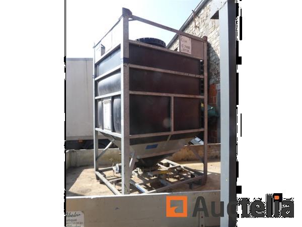 Grote foto dubbelassige aanhangwagen pvc silo en geluid container agrarisch aanhangwagens