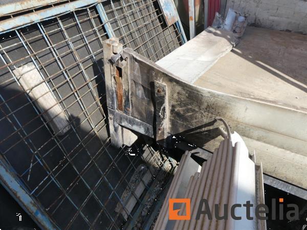 Grote foto dubbelassige aanhangwagen pvc silo en geluid container agrarisch aanhangwagens