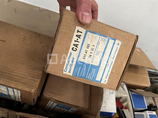 Grote foto elektrische apparatuur automatisering doe het zelf en verbouw ijzerwaren en bevestigingsmiddelen