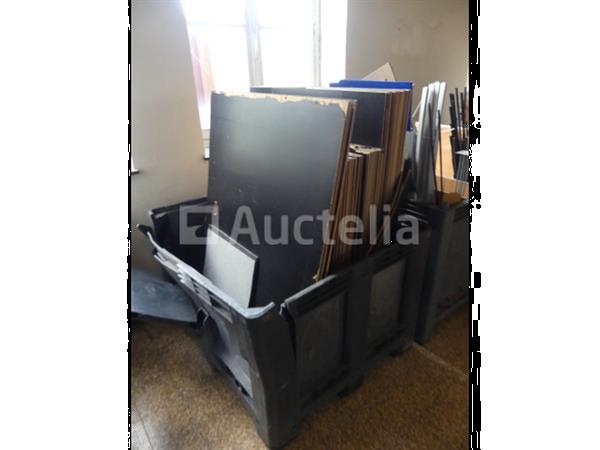 Grote foto 4 stapelbare plastic containers doe het zelf en verbouw hefwerktuigen