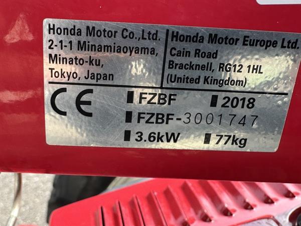 Grote foto hak schoffelmachine met honda motor agrarisch onkruidbestrijding