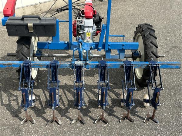 Grote foto hak schoffelmachine met honda motor agrarisch onkruidbestrijding