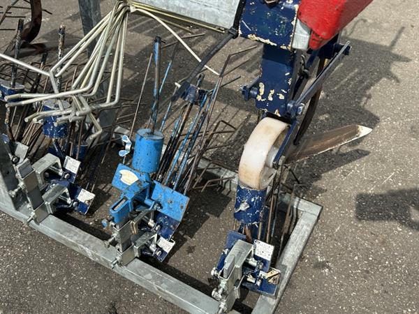 Grote foto hak schoffelmachine met honda motor agrarisch onkruidbestrijding