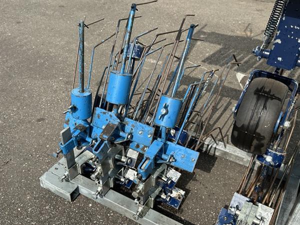 Grote foto hak schoffelmachine met honda motor agrarisch onkruidbestrijding