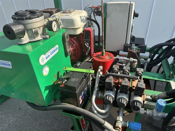 Grote foto ezendam struiken bomen rooimachine steekmachine agrarisch oogstmachines