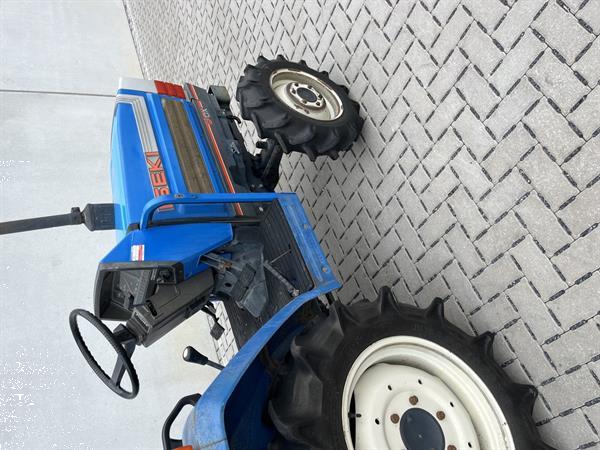 Grote foto iseki ta210 agrarisch tractoren