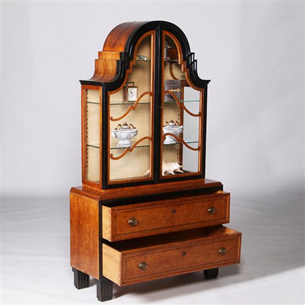 Grote foto art deco vitrine noten met wortelnoten en zwart gepolitoerde accenten no.311005 antiek en kunst stoelen en banken