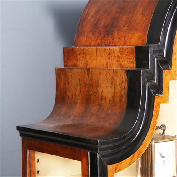 Grote foto art deco vitrine noten met wortelnoten en zwart gepolitoerde accenten no.311005 antiek en kunst stoelen en banken