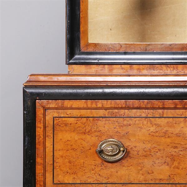 Grote foto art deco vitrine noten met wortelnoten en zwart gepolitoerde accenten no.311005 antiek en kunst stoelen en banken