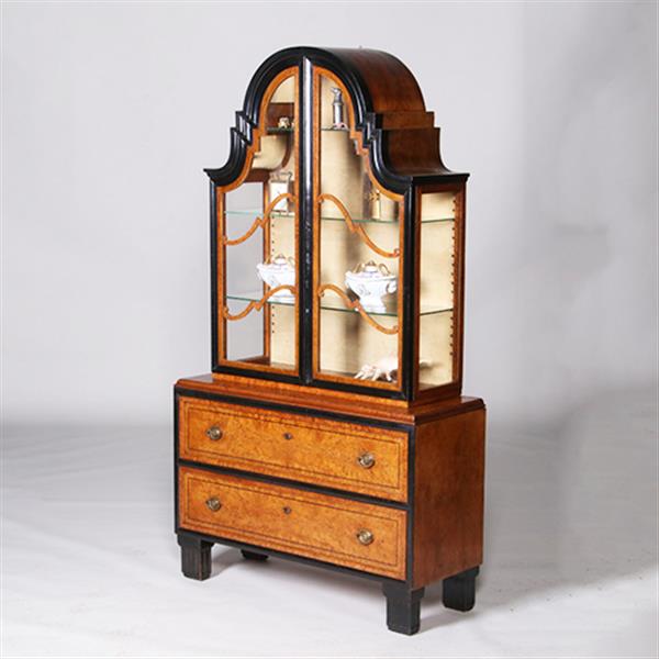 Grote foto art deco vitrine noten met wortelnoten en zwart gepolitoerde accenten no.311005 antiek en kunst stoelen en banken