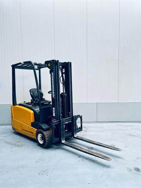 Grote foto jungheinrich efg 220 agrarisch heftrucks
