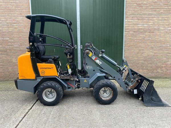 Grote foto giant 332swt mini loader shovel 2011 nl kenteken extra functie contragewicht agrarisch shovels
