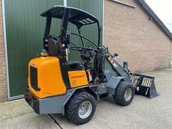 Grote foto giant 332swt mini loader shovel 2011 nl kenteken extra functie contragewicht agrarisch shovels