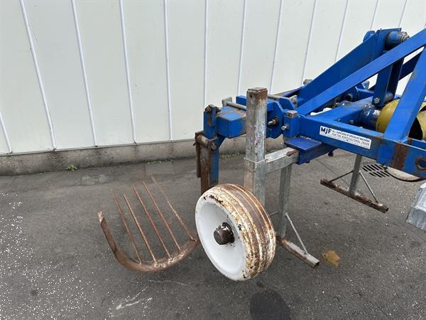Grote foto schrauwen combiro struiken bomen rooimachine agrarisch oogstmachines