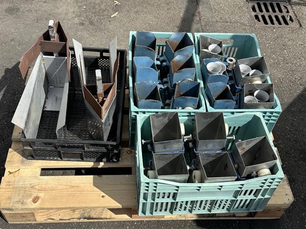 Grote foto perdu plantmachine 2 rijig met grote bekers agrarisch zaaimachines