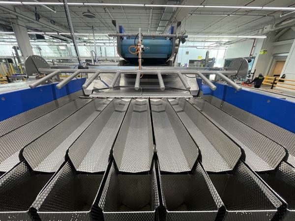 Grote foto newtec pcs2009 afweeglijn voor product in schaaltjes met flowpackmachine agrarisch tuinbouw