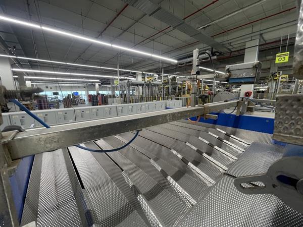 Grote foto newtec pcs2009 afweeglijn voor product in schaaltjes met flowpackmachine agrarisch tuinbouw