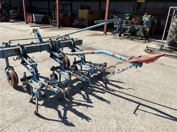 Grote foto schoffelmachine met besturing agrarisch onkruidbestrijding